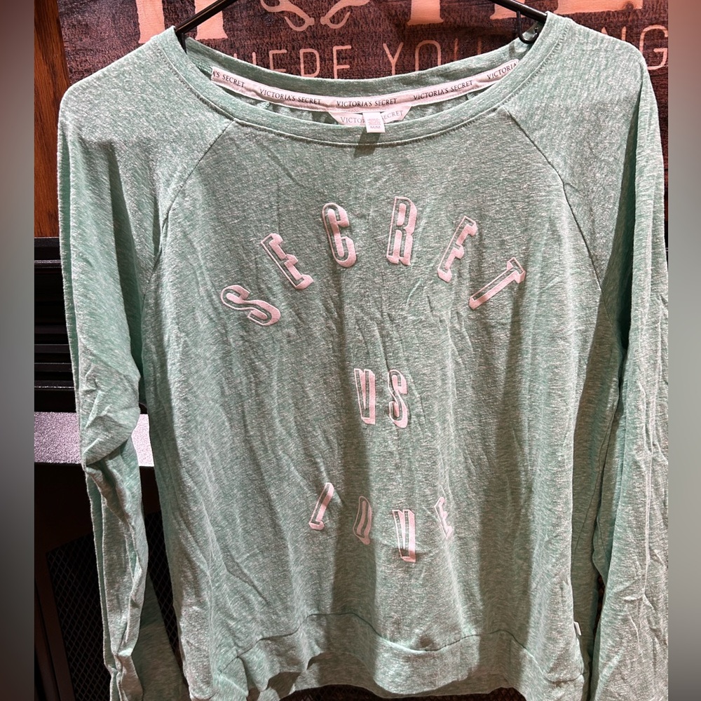 Victors secret wide neck long sleeve T. Size small